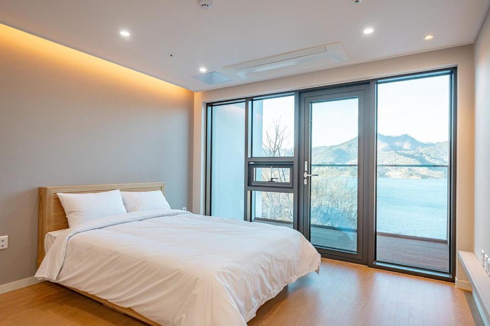 Jecheon The Shine Cheongpung Otel Oda fotoğraf