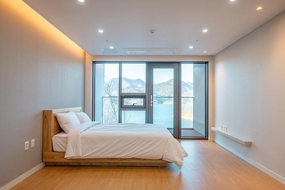 Jecheon The Shine Cheongpung Otel Oda fotoğraf
